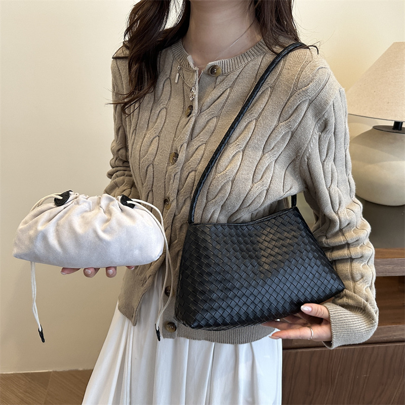 Design Sense 2025 New Hand-Woven Handbag Armpit Bag Fashion Women's Bag Single Shoulder Crossbody Bag Wholesale