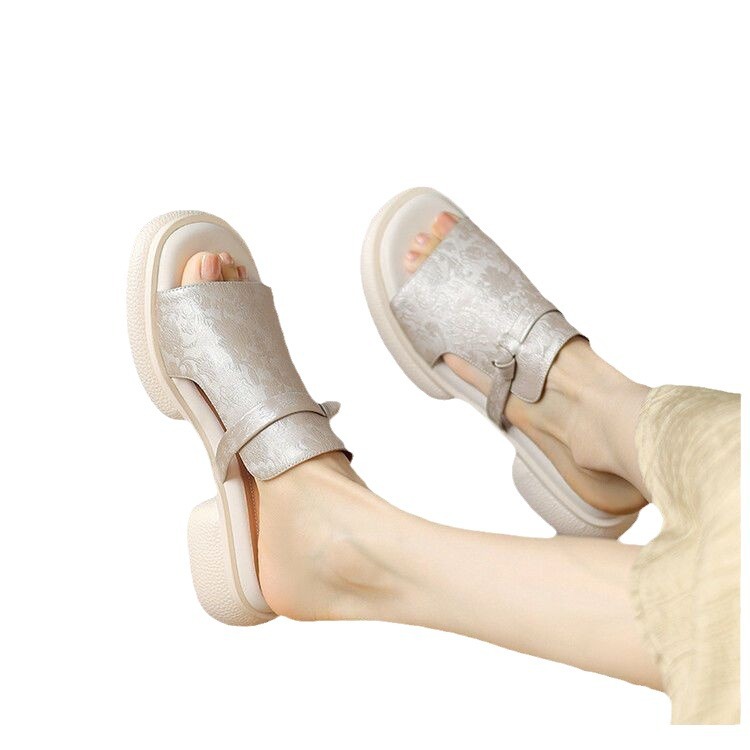 Nuevo estilo chino bordado fondo grueso zapatillas para mujeres 2024 moda nuevo tacones gruesos zapatillas para mujeres cómodas