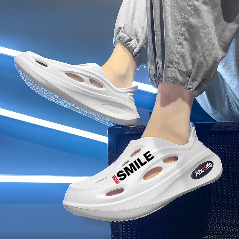 Nuevos zapatos con agujeros para hombre EVA fondo suave antideslizante transpirable playa cómoda sandalias deportivas de alto valor para uso exterior de verano