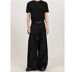 男性の怠惰な風の新型青年のしわの広い足のズボンのゆったりとしたデザイン感のズボンのファッションは原宿風のファッションに似合います。