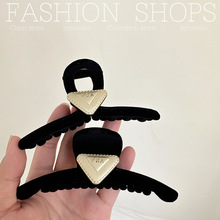 简约丝绒黑色抓夹大号高级感网红发夹女后脑勺鲨鱼夹子头饰盘发卡