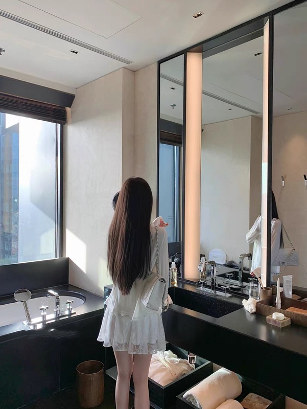 甘い小さな白い花の女の子のホルターネックウエストドレス優しい夏のツーピースセット|undefined