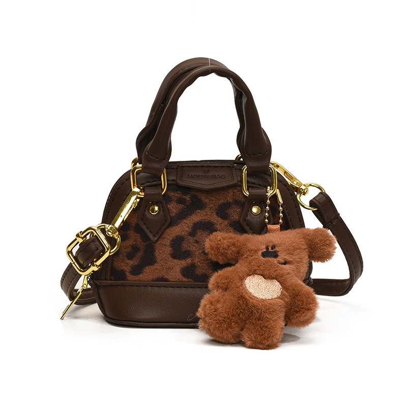 Mochila de moda de leopardo para niñas, mini bolso de concha portátil para bebés, 2025 nuevo bolso de comercio exterior para niños