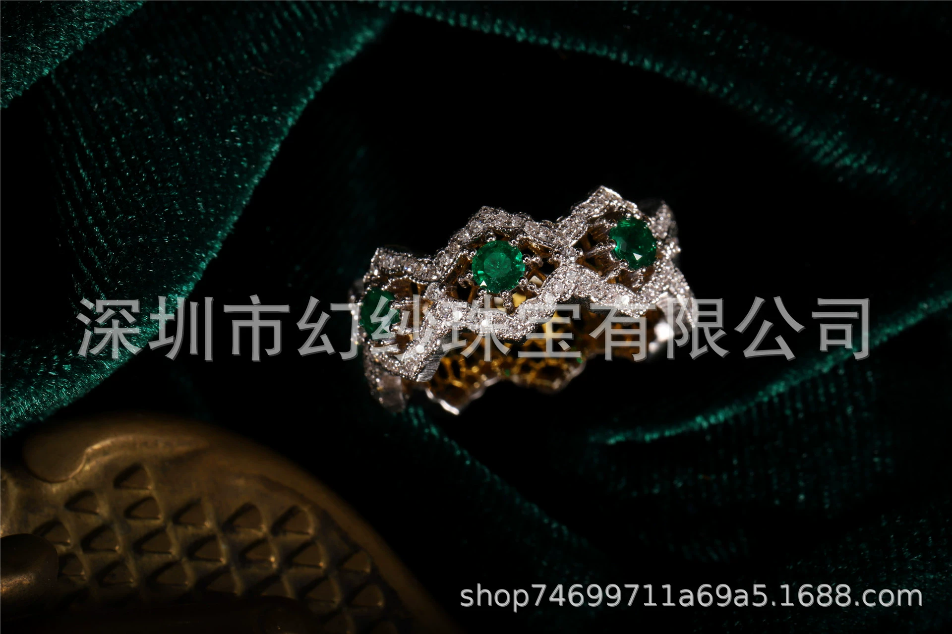 Текстурированные Золотые ремесла Италия 18K золото изумруд кольцо высокие ювелирные изделия дрожит поколение волос