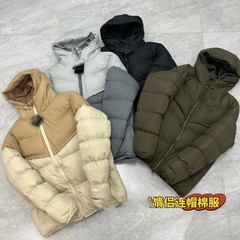国境を越えた綿服の綿服の男性は冬に保温を厚くして帽子の流行のレジャー運動のコートの綿入れのコートの印のLOGO
