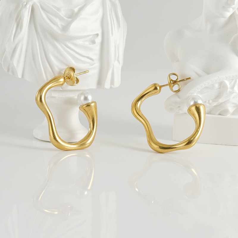 Acero inoxidable transfronterizo personalidad de moda europea y americana pendientes irregulares de titanio de acero 18k nicho sensación de diseño de perlas para mujeres