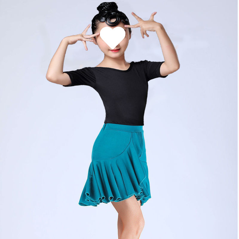 진한 파란색 스커트