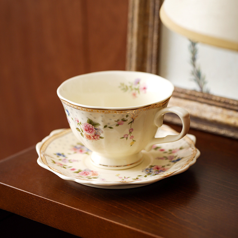 British-Style Retro Ceramic Coffee Cup and Saucer, Exquisite Afternoon Tea Cup, High-Value Gift, Souvenir Flower Tea Cup British-Style Retro Ceramic Coffee Cup and Saucer, Exquisite Afternoon Tea Cup, High-Value Gift, Souvenir Flower Tea Cup