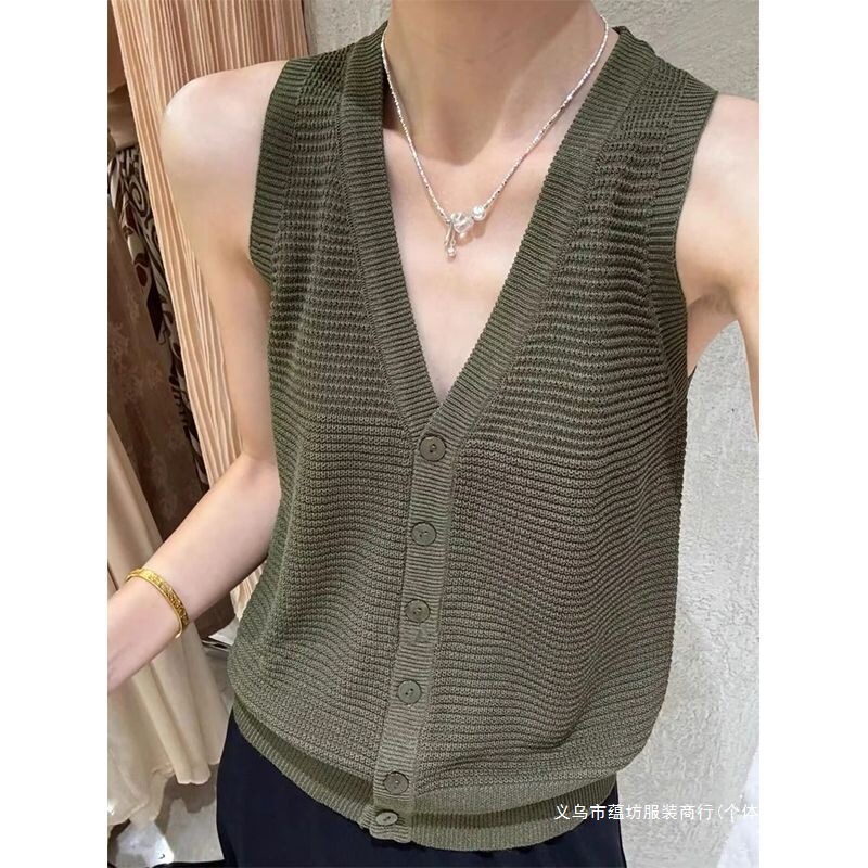 Olive green knitted sleeveless vest, slimming V-neck design, versatile base shirt, new spring-summer sleeveless top Olive green knitted sleeveless vest, slimming V-neck design, versatile base shirt, new spring-summer sleeveless top