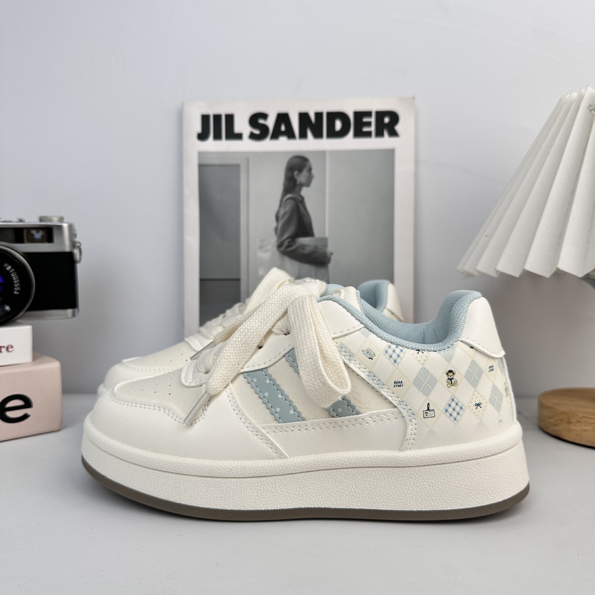 Zapatos casuales Yuanbo estudiantes 2025 nuevo diseño de nicho de estilo explosivo con suela gruesa de zapatos de skate