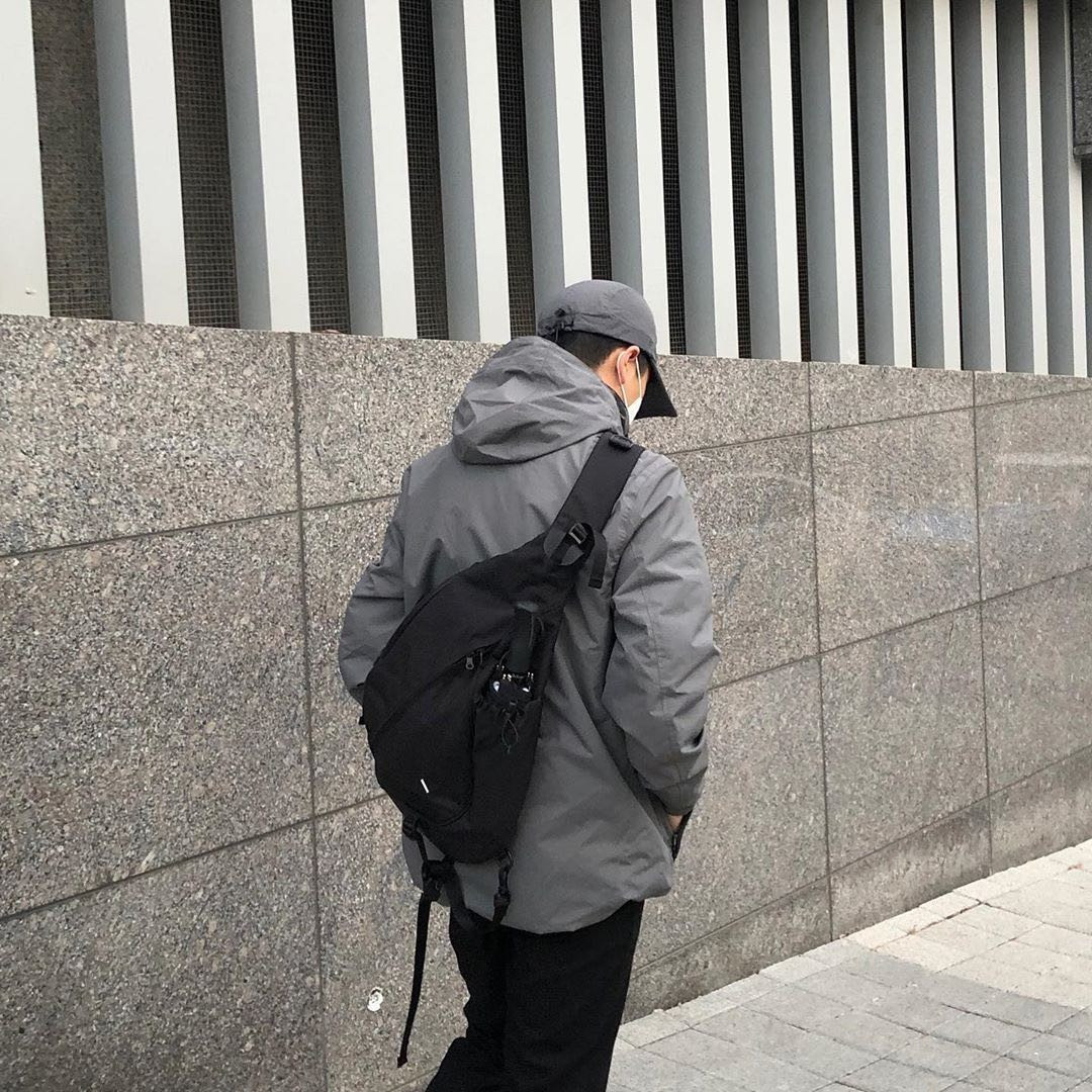 001 2024 Nuevo bolso bandolera de gran capacidad para hombre, estilo casual deportivo, con diseño de gota de agua, ideal para actividades al aire libre._voghion.com