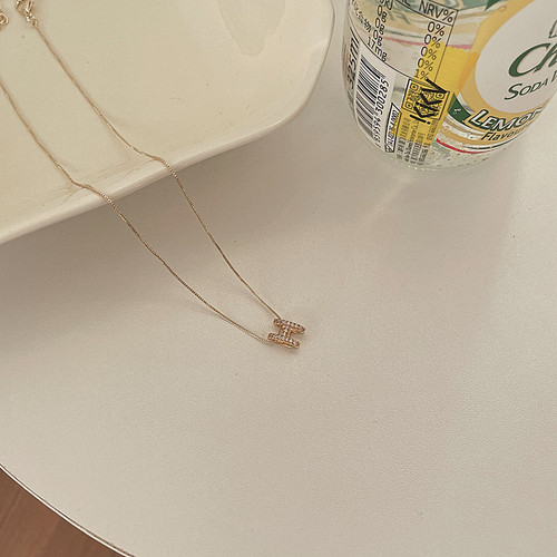 Japanese and Korean ins fashion H letter pendant necklace  new niche versatile clavicle chain female internet celebrity necklace