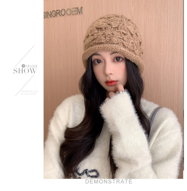 Women's Elegant Basic Lady Flower Ear Warap Wool Cap display picture 9