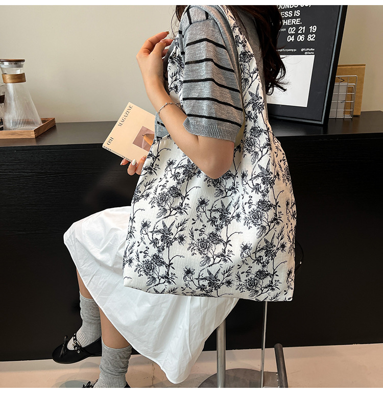 Summer new black and white floral fabric bag, large-capacity, artistic and laid-back style single-shoulder bag, fashionable and versatile crossbody bag undefined
