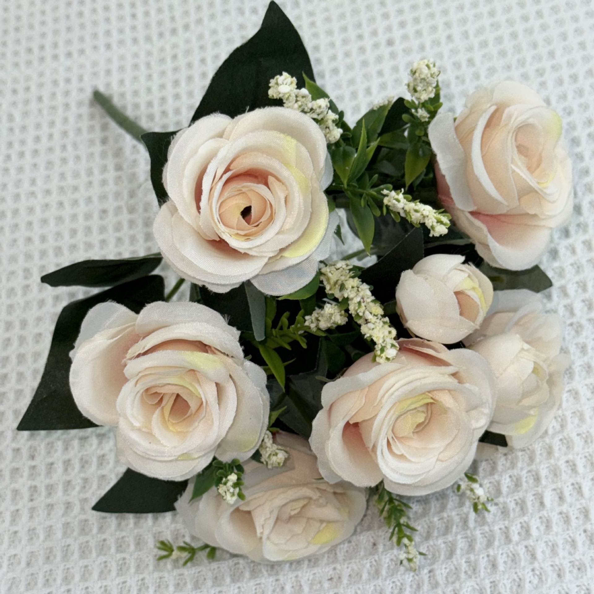 Comercio exterior transfronterizo al por mayor Manso de boda de Amazon Ramo de flores Rosas Sosteniendo explosiones transfronterizas Flores artificiales Flores artificiales Flores falsas