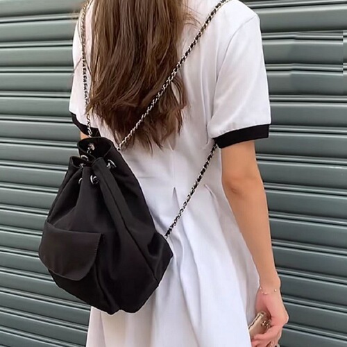  New Simple Casual Silk Black Chain Bucket Bag Drawstring Large Capacity Commuting Backpack for Women