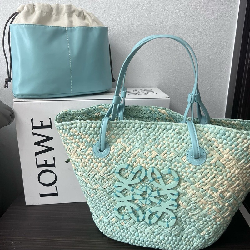 Luojia's Same Style Hand-Held Straw Woven Bag for Women, New Summer Beach Vacation French Style, Large Capacity, Retro and High-End Feel Luojia's Same Style Hand-Held Straw Woven Bag for Women, New Summer Beach Vacation French Style, Large Capacity, Retro and High-End Feel