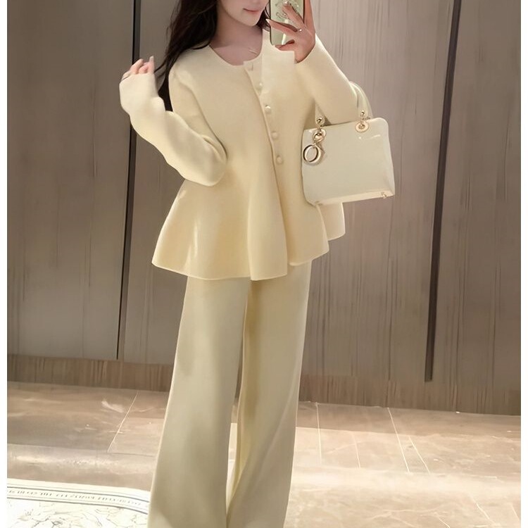 Maternity Suit Autumn and Winter 2025 New Top Elegant Small Fragrance Winter Milk Yellow Design Sweater Knitted Trend Maternity Suit Autumn and Winter 2025 New Top Elegant Small Fragrance Winter Milk Yellow Design Sweater Knitted Trend