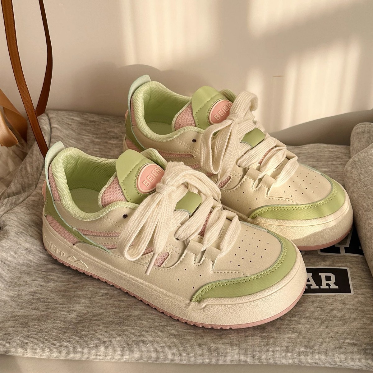 Fábrica directa 2025 primavera nuevo color verde fresco casual versátil zapatos blancos dulces zapatos de entrenamiento de la mujer