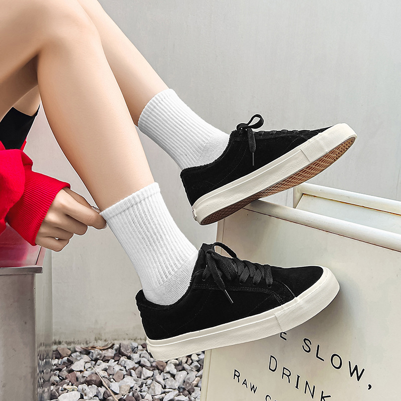 Invierno nuevos zapatos de tablero de moda todo a juego de lana forrada cálido par zapatos de lona estudiante masculino zapatos casuales al por mayor