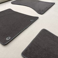 适用奥迪A6L 原厂脚垫A1A4LA3A7A8LQ5LQ3LQ7地毯式原厂类脚垫单片