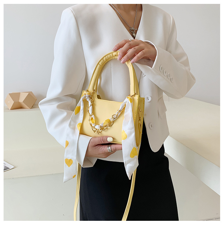 Retro Popular Small Fashion Women 2021 New Korean Style Fashion Solid Color Silk Scarf Thick Chain Shoulder Crossbody Baguette Bag display picture 10