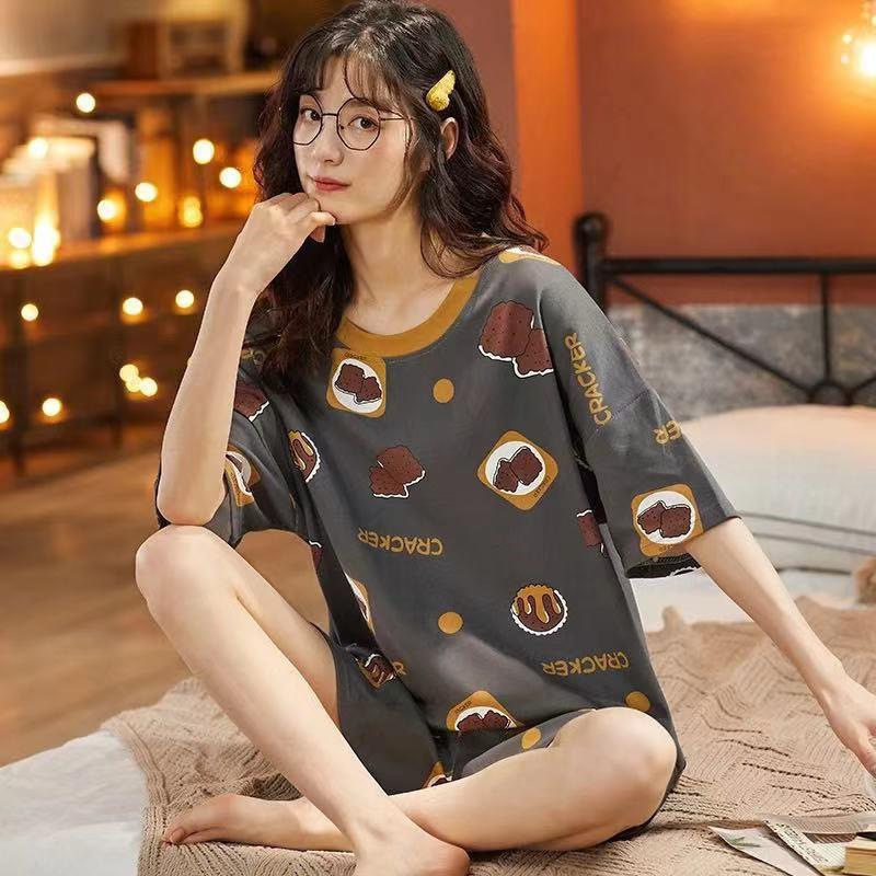 Pijama de mujer de verano de manga corta pantalones cortos delgados en 2025 nuevo conjunto de ropa de casa de dibujos animados de verano para mujeres se puede usar fuera