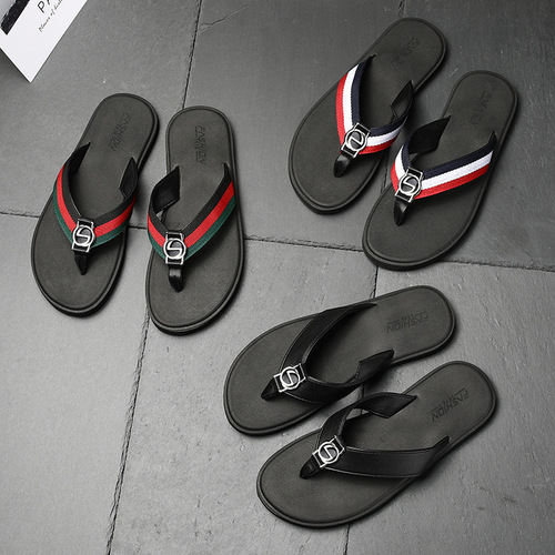 Vietnamese Men's Slides New 2024 Summer Fashion Personal Outdoor Beach Slippers Men Outdoor Rubber Thong Sandals