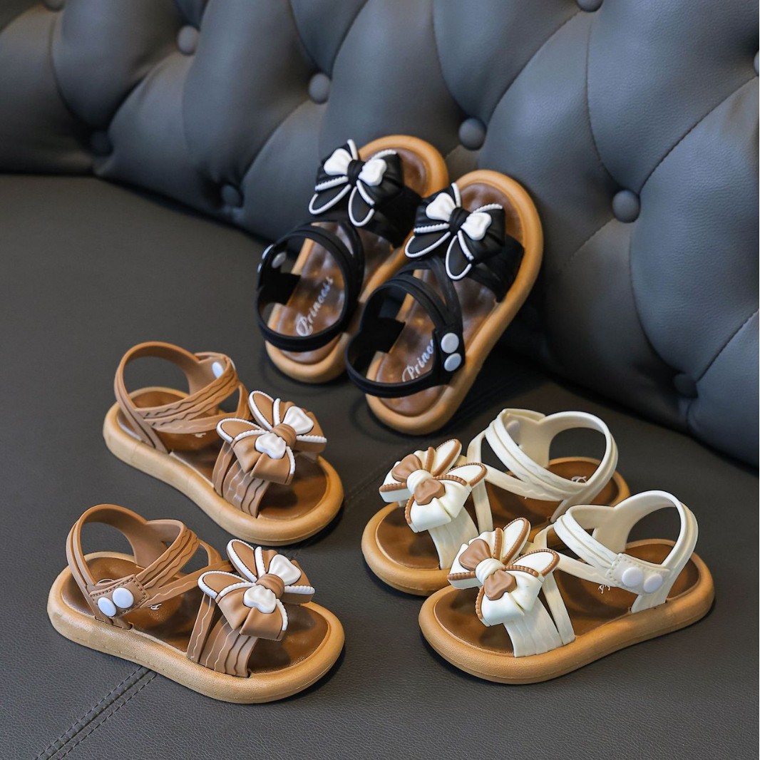 Sandalias para niñas de verano antideslizantes de fondo suave para niños pequeños y medianos exportaciones de comercio exterior comercio electrónico al por mayor de verano
