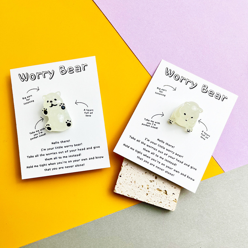 跨境Worry Bear 有趣担忧熊安慰卡 可爱夜光北极熊树脂口袋拥抱卡|undefined