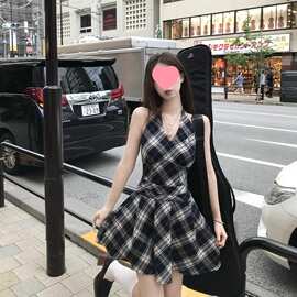 黑白格子v领挂脖系带连衣裙女春季2025新款甜辣妹收腰百褶A字短裙