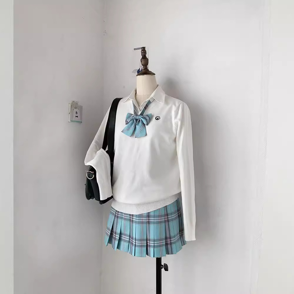 Genuine solid color student pleated skirt
