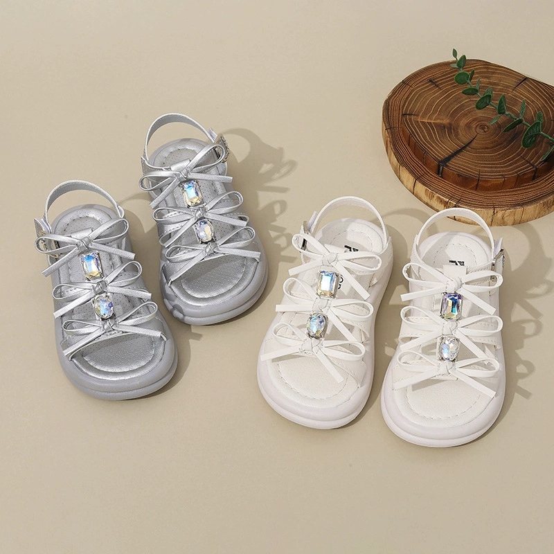 Модные туфли принцессы со стразами и бантом для девочек, новые летние модные сандалии с открытым носком для маленьких девочек, нескользящая пляжная обувь