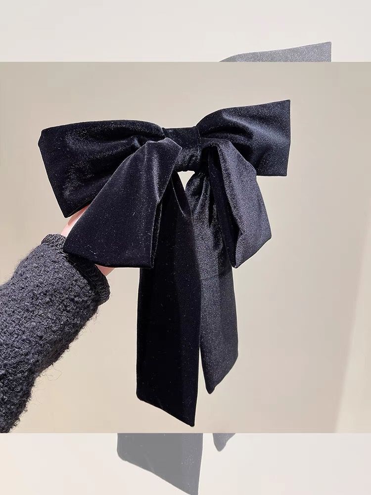 Big retro hairgrip with bow
