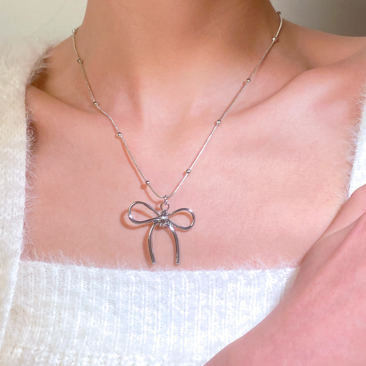 Lederhalskette mit Schmetterlingsknoten für Damen, angesagter Stil, exklusives Accessoire, elegante Halskette für süße, coole und sexy Mädchen_voghion.com