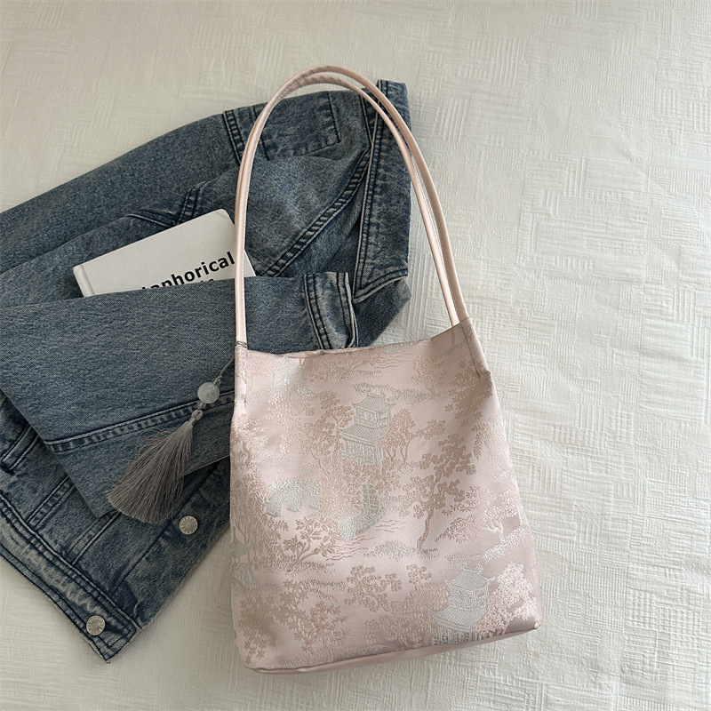 Nueva bolsa bordada de estilo chino de gran capacidad para mujeres 2024 nueva bolsa de hombro de viaje de verano