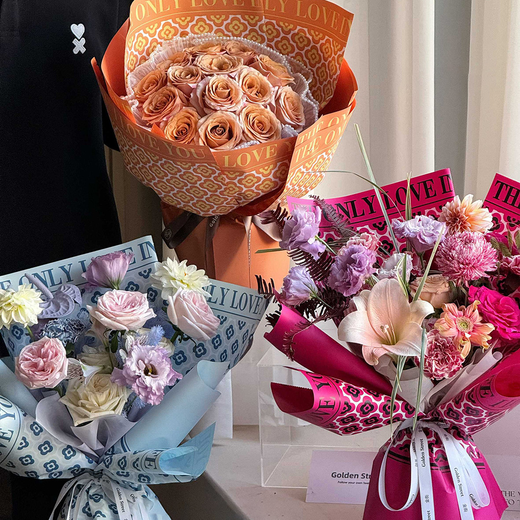 LiZhiRan papel de pluma cuatro hojas ramo de flores impermeable engrosado florista de papel de embalaje hecho a mano de dos colores elegantes