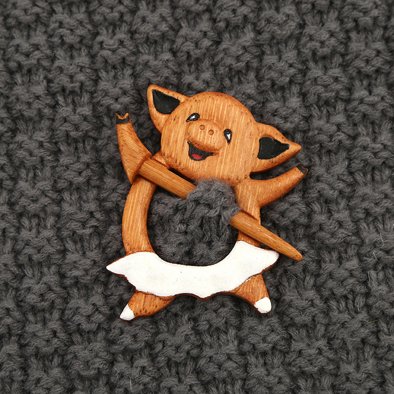 Spot New Wooden Animal Brooch Decoration Autumn and Winter Knitted Sweater Scarf Fixed Pin Decoration