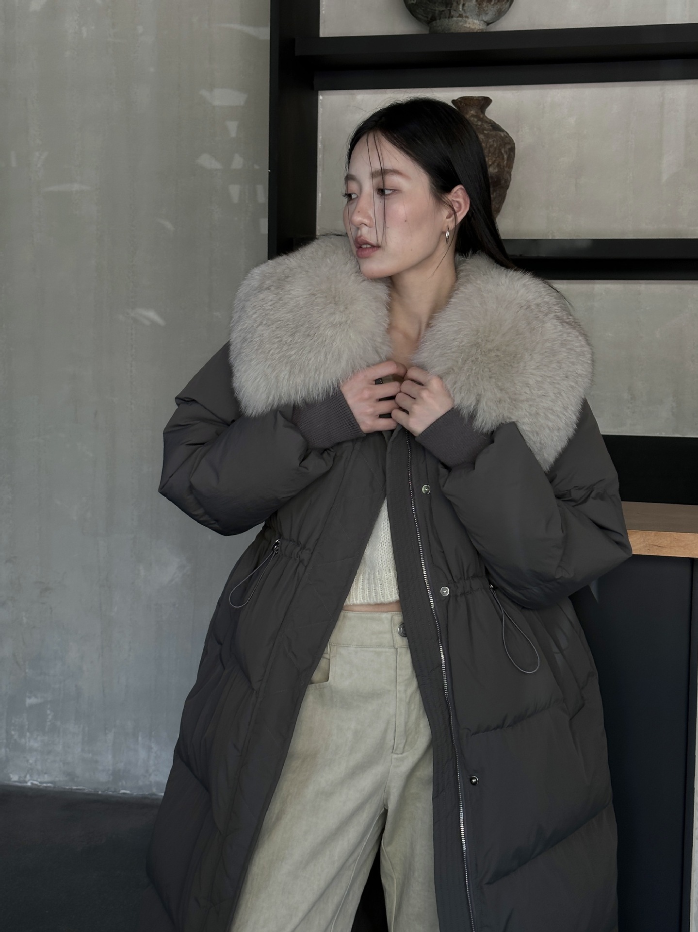 Moyan ダウンジャケット女性の 2024 冬の新韓国スタイルホワイトダックダウンキツネの毛皮の襟ルーズウエストミッドレングスジャケット