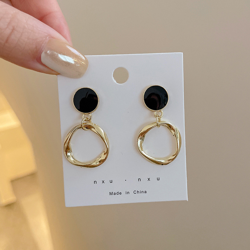 Pendientes de estilo explosivo Estudiante nicho Diseño simple Temperamento geométrico Pendientes de alto nivel Trendy Pendientes de viento al por mayor