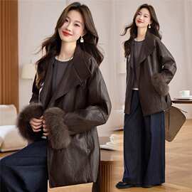 轻奢狐狸毛拼接皮衣羽绒服女2025冬季系带收腰气质PU皮白鸭绒外套