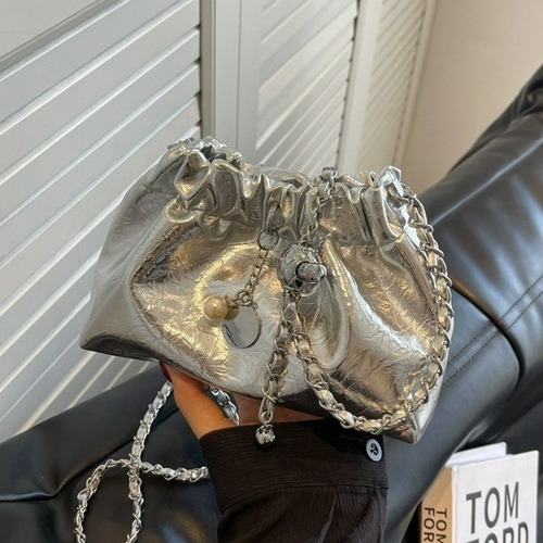 2024 new bags for women, niche light luxury pleated cloud bag, chain crossbody bag, fashionable and versatile shoulder bucket bag
