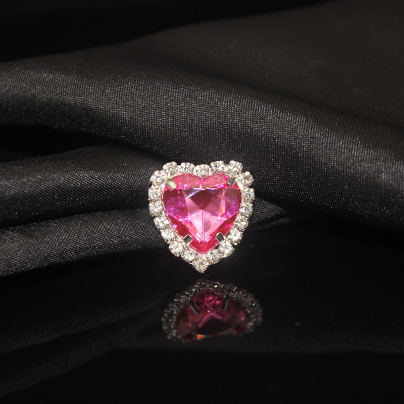 40g Weight Crystal buckle Jewelry Making Type 18 * 20mm Jewelry Making Size Rhinestones Inlay Material DIY Jewelry Accessories Classification 10 PCS/Package Quantity Metal Material Heart Shape Pattern Polished Finish Plating, Inlay Design IG Style, Shiny Style 10 PCS/Package 18 * 20mm Metal Rhinestones Heart Shape Polished Crystal Buckle 12