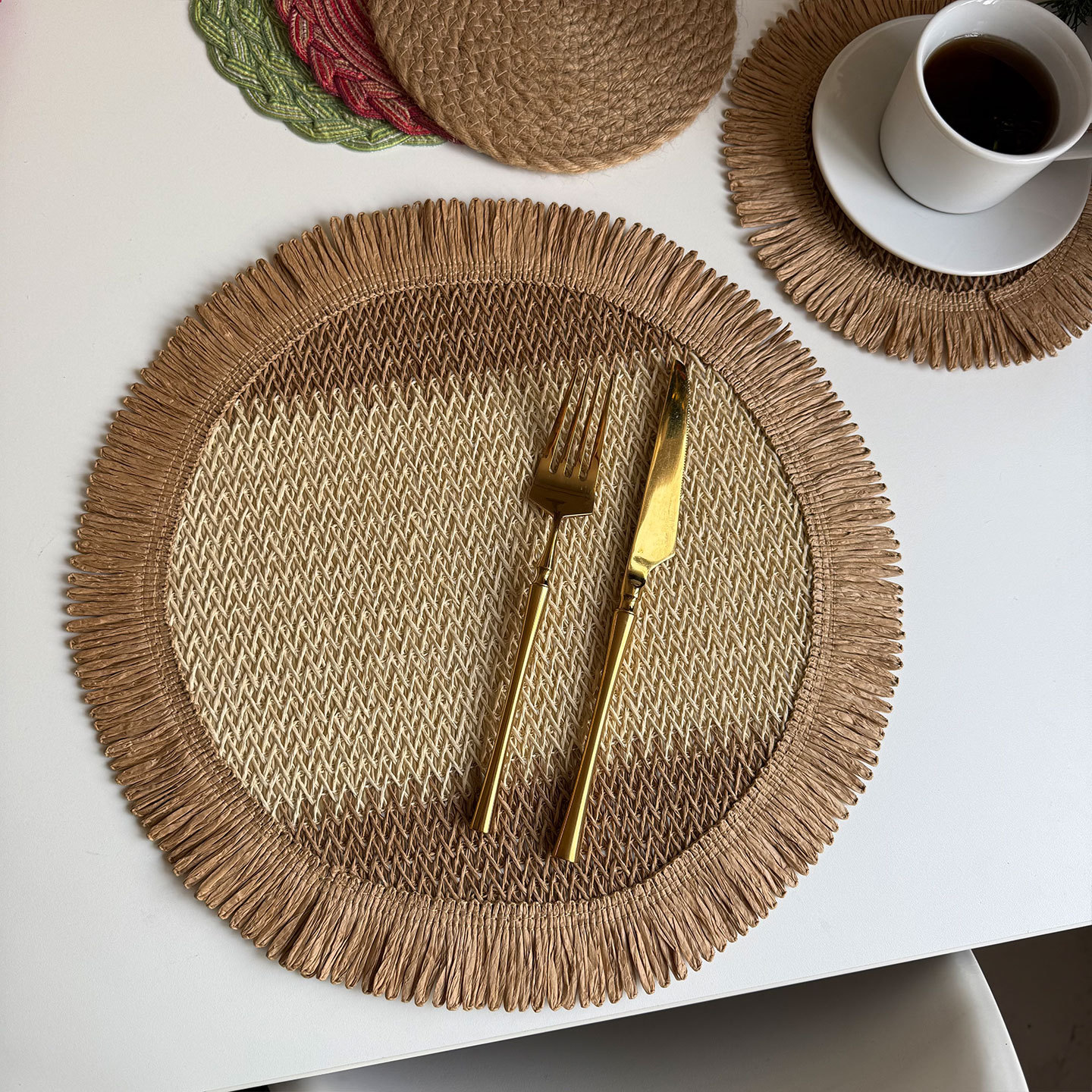 Almohadilla de mesa tejida con cuerda de papel estilo ins Almohadilla de decoración navideña de vacaciones de color a juego Almohadilla de mesa de aislamiento térmico mixto de yute tejido de papel creativo