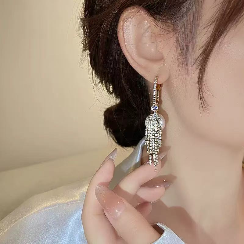 Sparkling Diamond Pearl Tassel Earrings 2025 New Hot Style Light Luxury High-End Atmosphere Long Round Face Exaggerated Earrings for Women