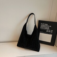 ���e�������ذ�С�����sŮʿ�μ��2025���ļ��¿�r�к��s�����