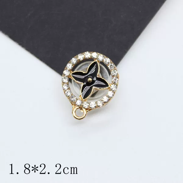 Black pendant, four-leaf clover