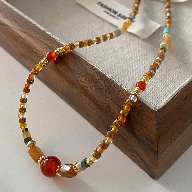 Collar con cuentas de ojo de tigre Maillard Cadena de suéter de otoño e invierno de alta calidad Acero de titanio Cadena de clavícula de piedra natural retro de lujo ligero