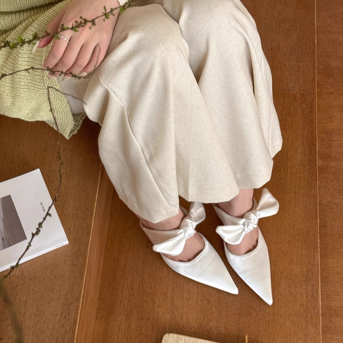 ¡Elingstudio Naibai Senior! Satén puntiagudo bowknot Muller tacones de aguja mujer puntera media pantufla