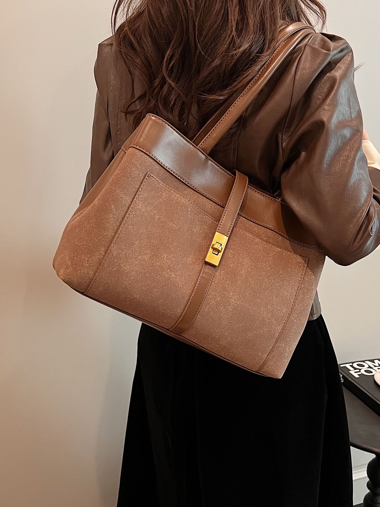 Diseño de nicho de cercanías de gran capacidad y ocio, con una textura Pu simple y de moda, bolso de cubo portátil de un hombro